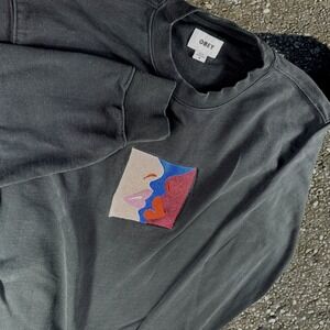 Obey Sweatshirt Men M Kissing Girls Graphic Crewneck Abstract Face‎ Embroidery